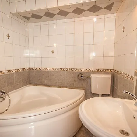 Apartman Schoenes Mit Klima, Wlan, Haustiere Erlaubt *